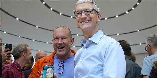 坏坏的官老爷手游 苹果版:库克保住苹果CEO位置 但被降薪40%：今年只能赚3.4亿